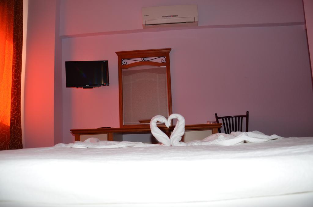 Ozturk Hotel Antalya Bilik gambar